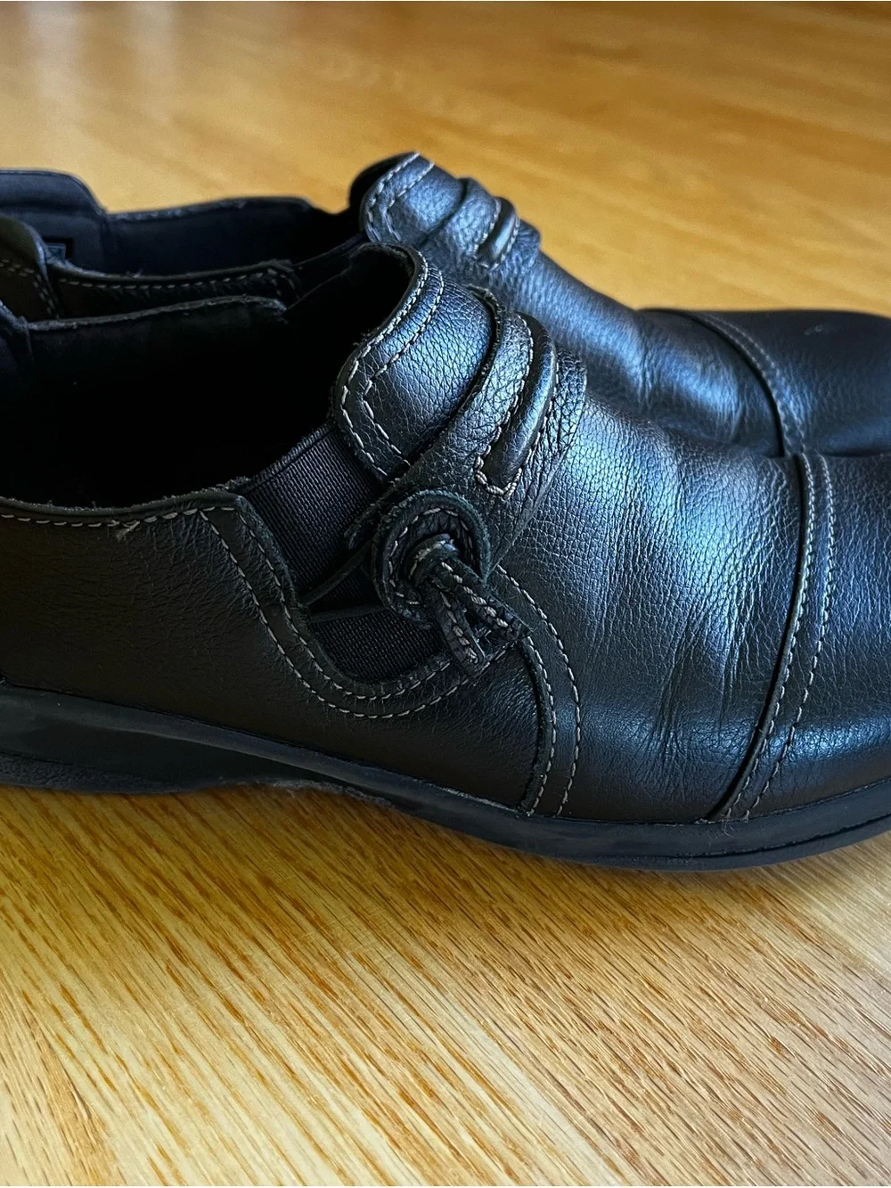 CLARKS WOMEN ORTHOLITE SLIP ON WOMEN SIZE 7 W BLACK LEATHER COMFORT LOAFER - Picture 2 of 3